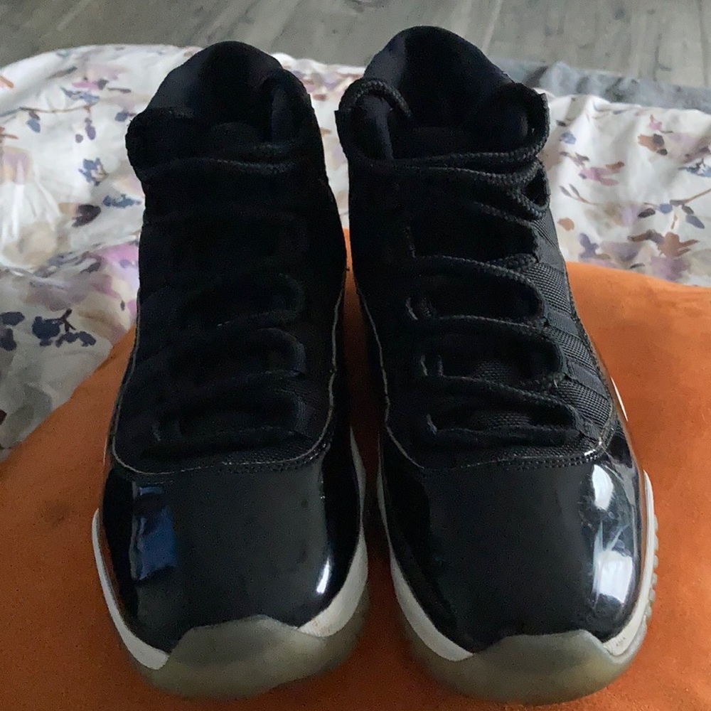Size8 men’s black retro air jordans
